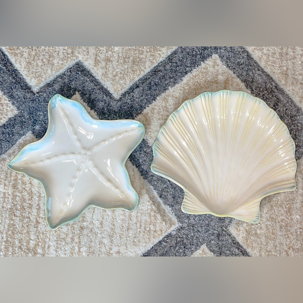 Seashell and starfish ceramic plate. Dishwasher & microwave proof.